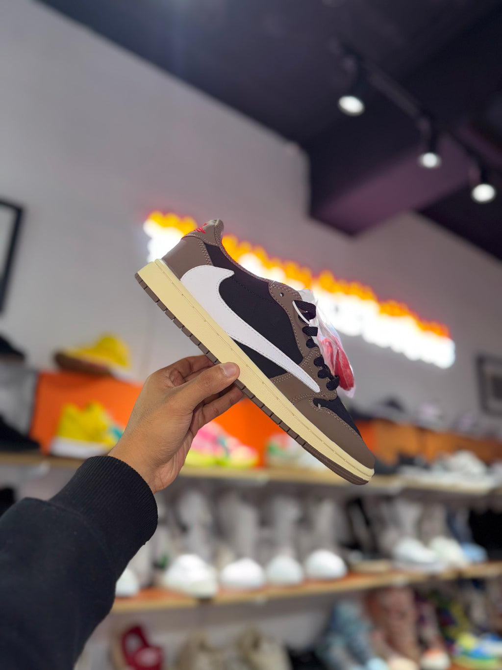 AF1 Low Travis Café