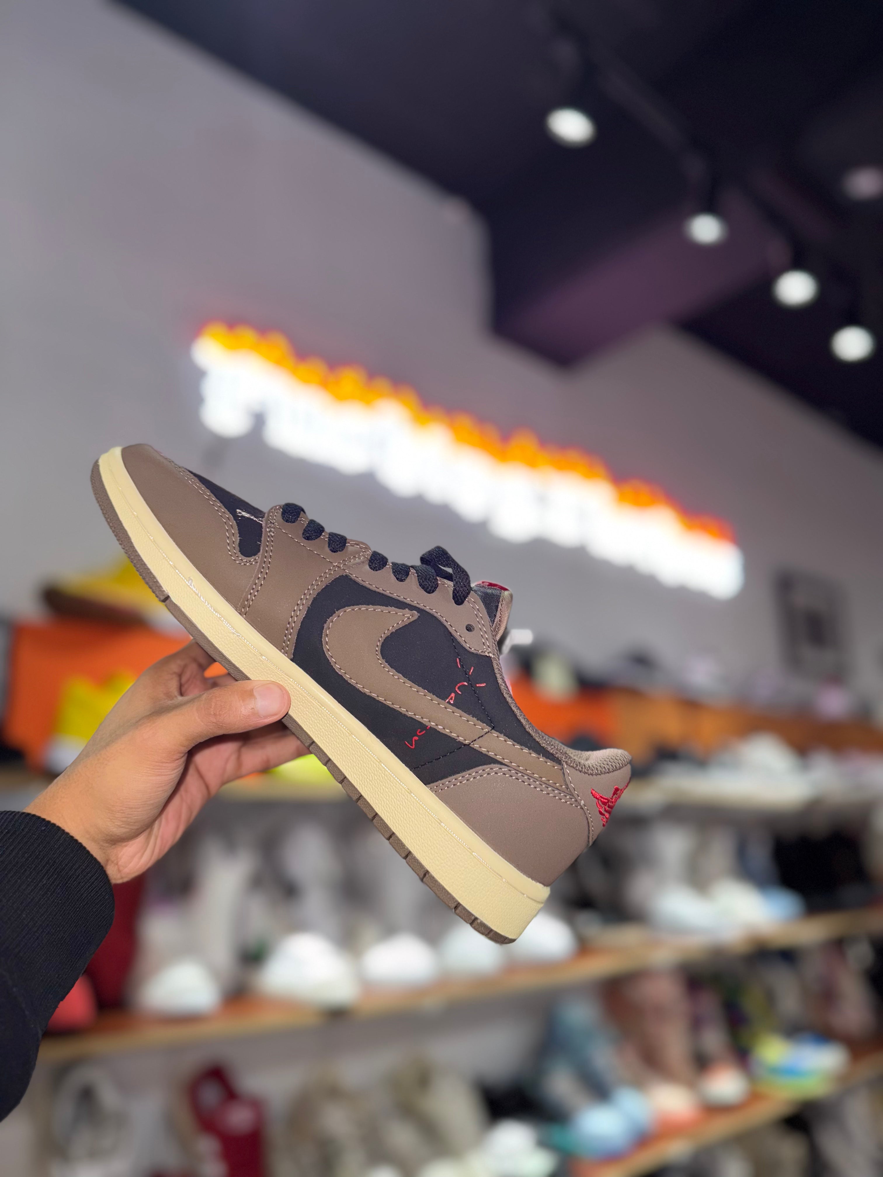 AF1 Low Travis Café