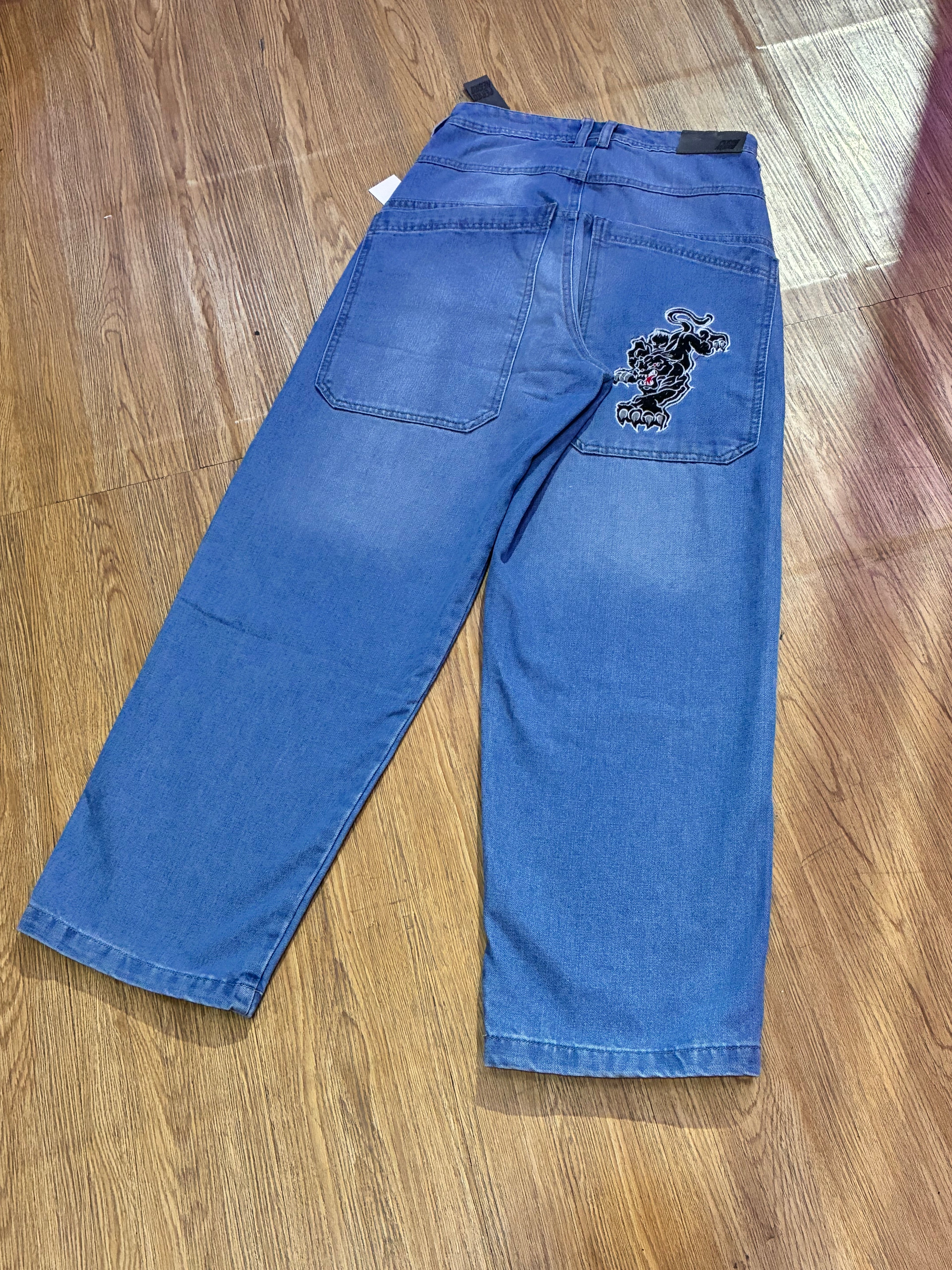 Pantalones estampado tigre negro, corte acampanado/baggy