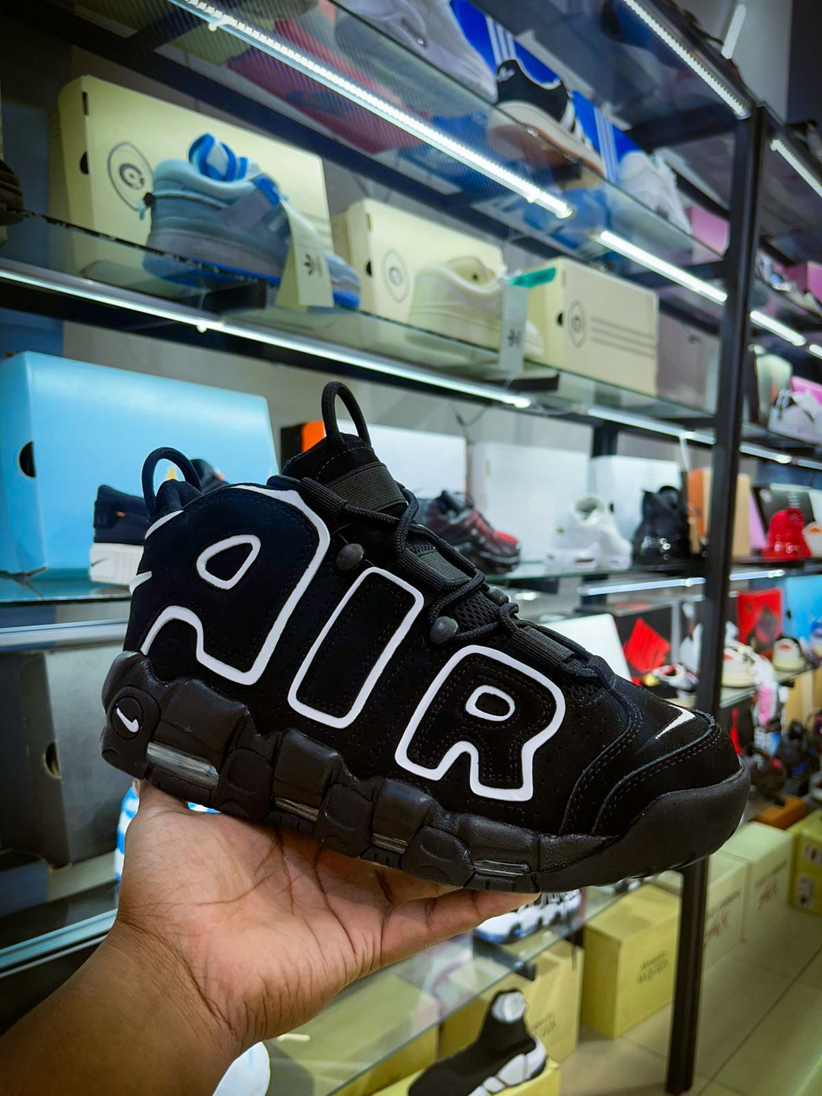TENIS NIKE UPTEMPO BLACK