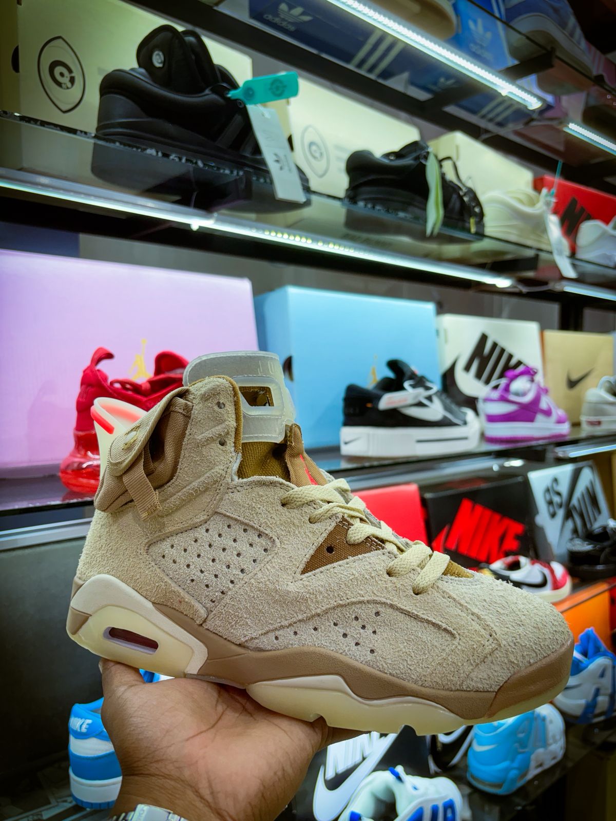 TENIS JORDAN 6 RETRO TRAVIS SCOTT BRITISH KHAKI