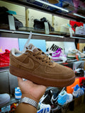 TENIS NIKE AIR FORCE 1 LOW COLOR FLAX