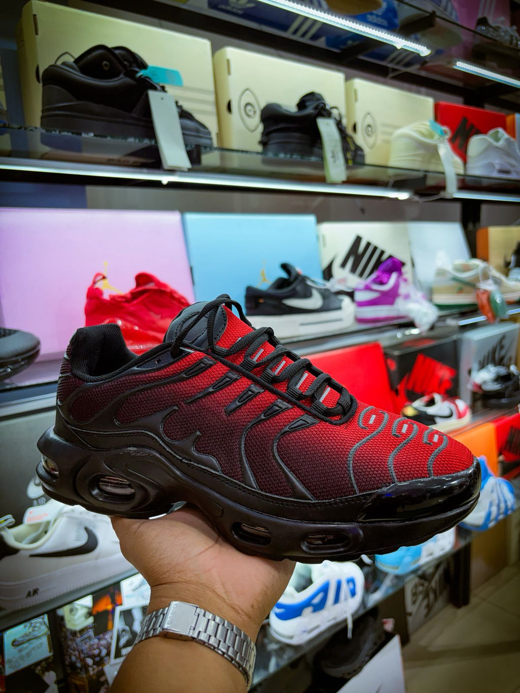 TENIS NIKE AIR MAX PLUS ROJO CON NEGRO