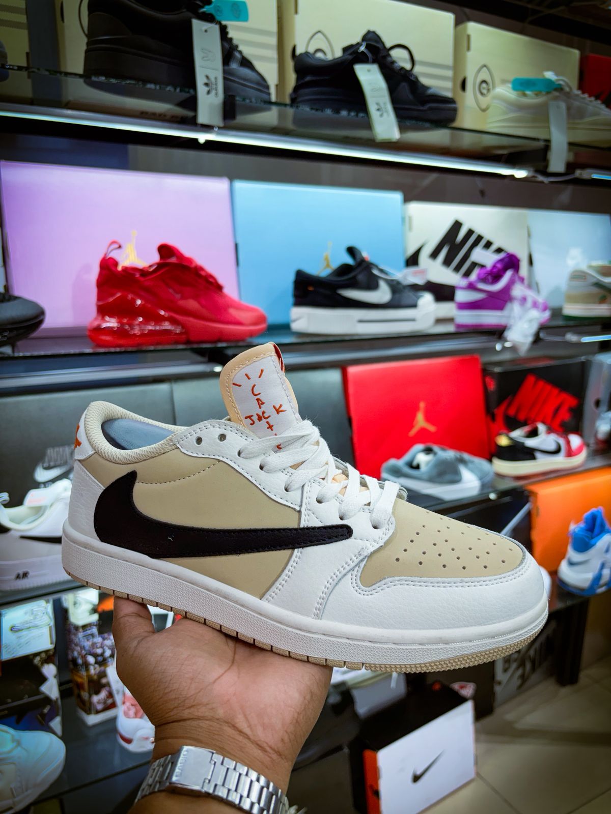 TENIS NIKE AIR JORDA 1 LOW TRAVIS SCOTT