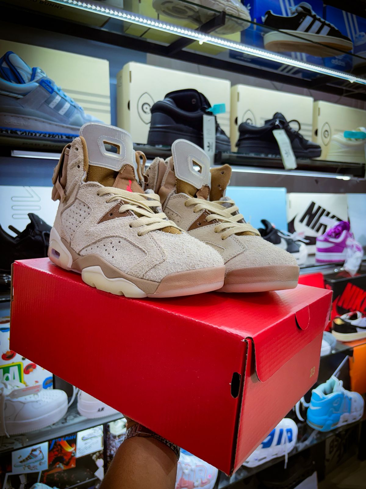 TENIS JORDAN 6 RETRO TRAVIS SCOTT BRITISH KHAKI