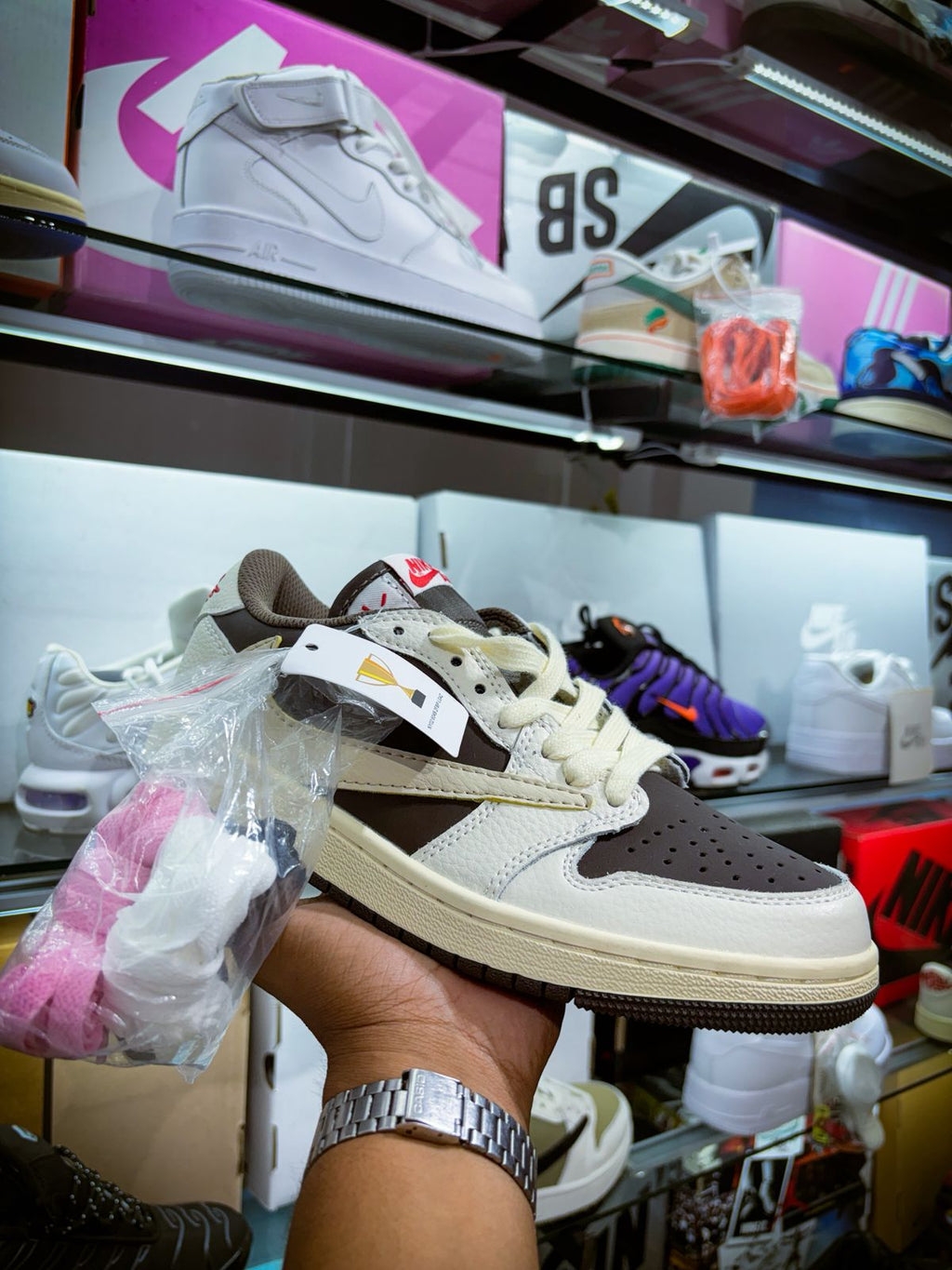 TENIS NIKE AIR JORDAN 1 LOW TRAVIS SCOTT