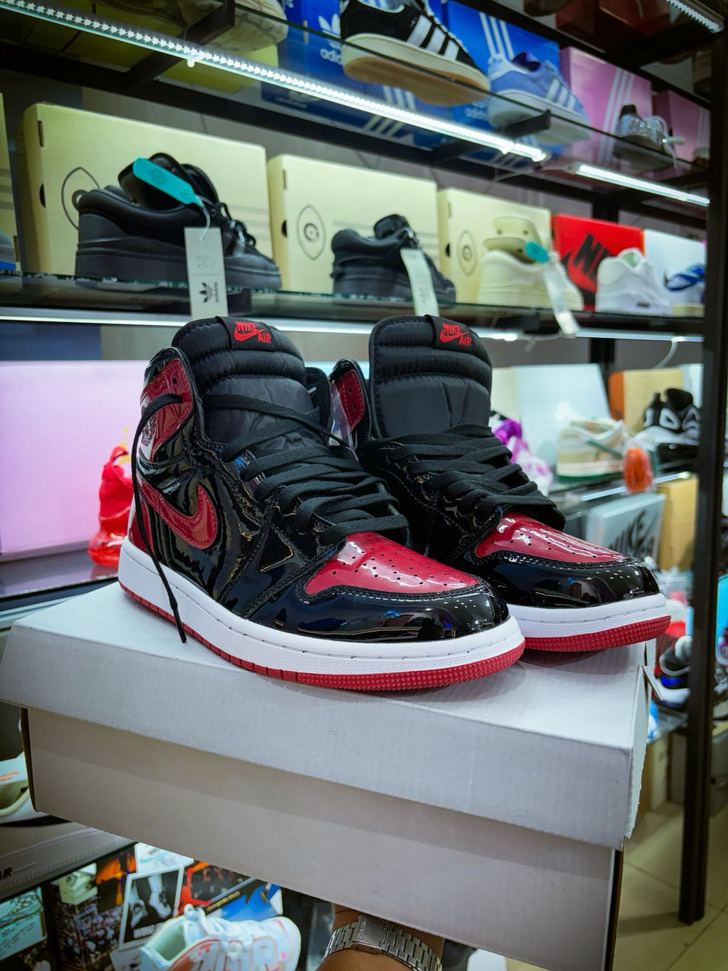 TENIS NIKE AIR JORDAN 1 HIGH OG BRED PATENT