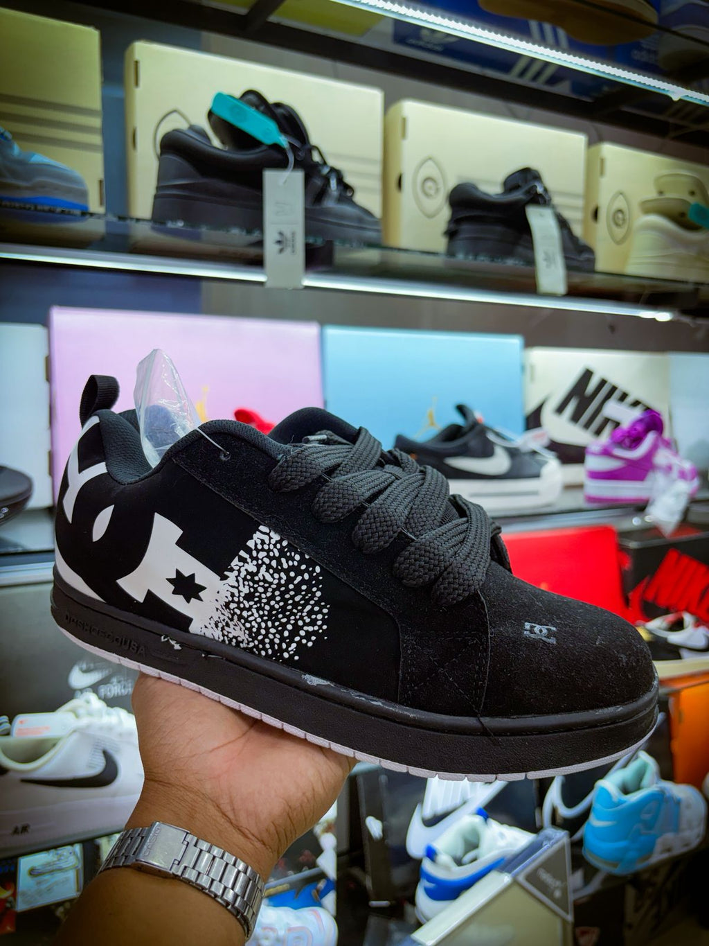 TENIS DC SHOES COURT GRAFFIK NEGROS Y BLANCOS