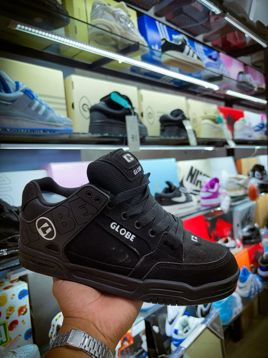 TENIS GLOBE MODELO TILT