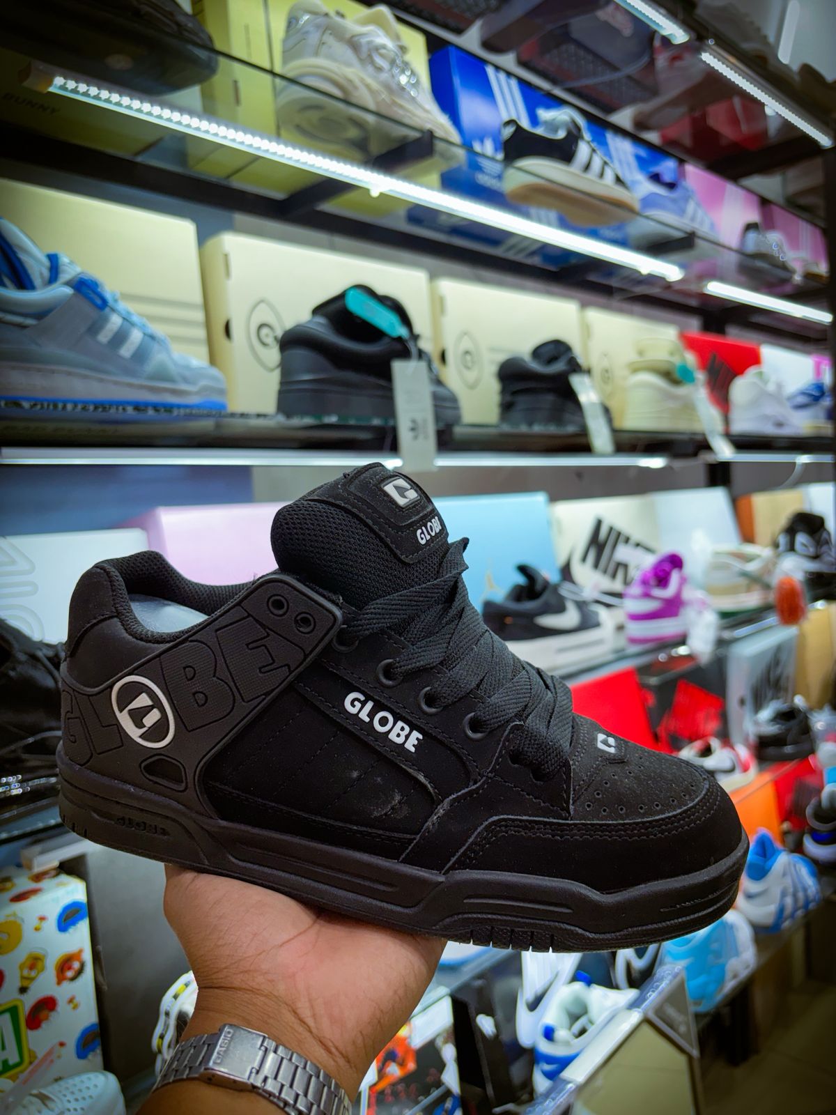 TENIS GLOBE MODELO TILT