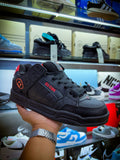 TENIS GLOBE MODELO TILT NEGRO CON ROJO