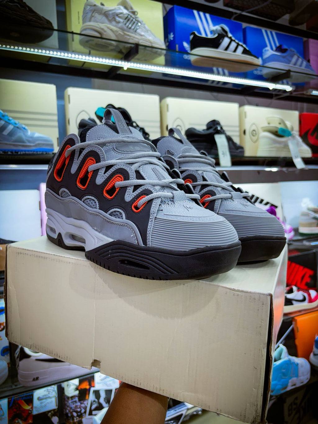 TENIS OSIRIS D3 2001 COLOR NEGRO CON GRIS