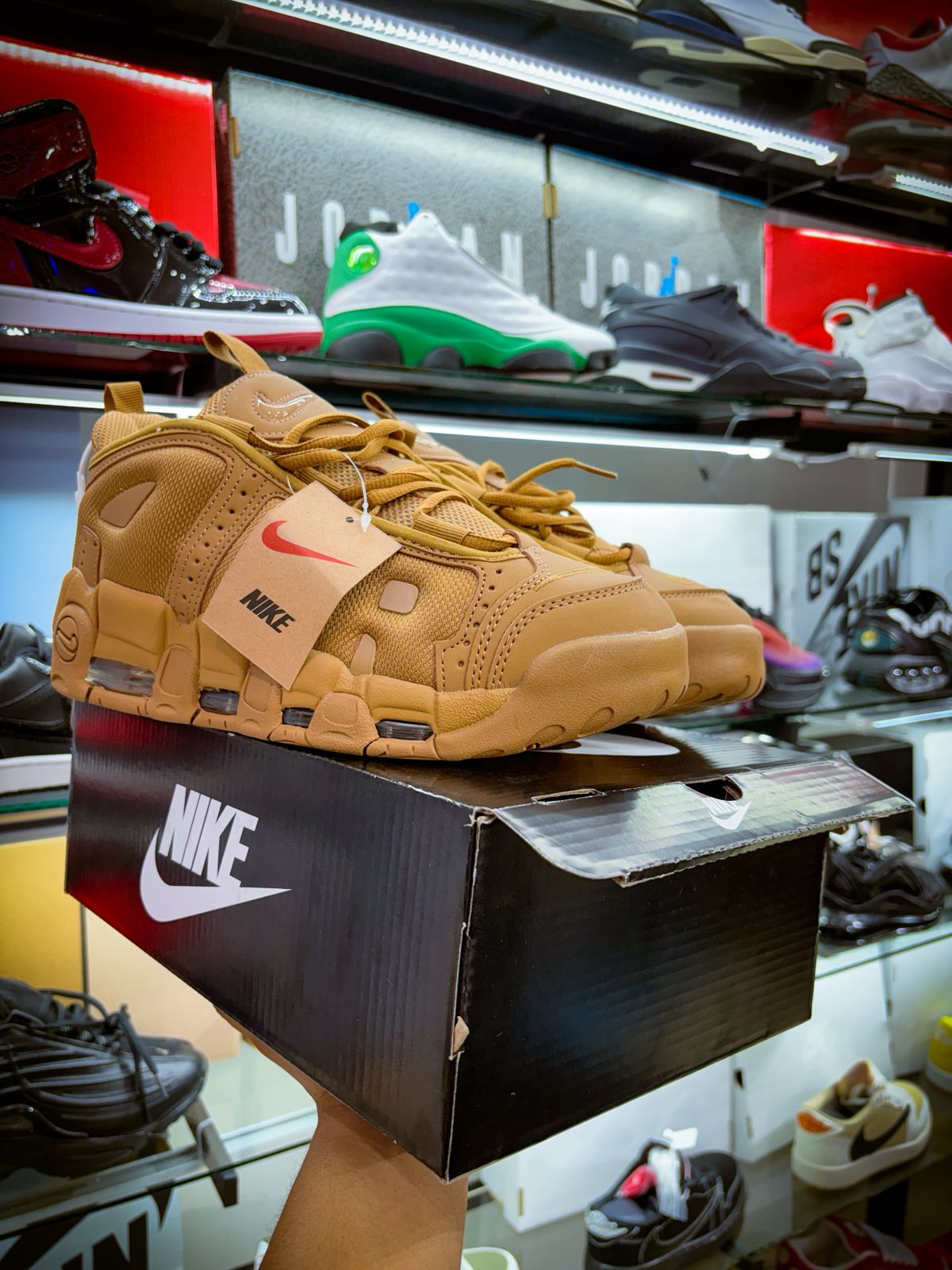 TENIS NIKE AIR MORE UPTEMPO LOW