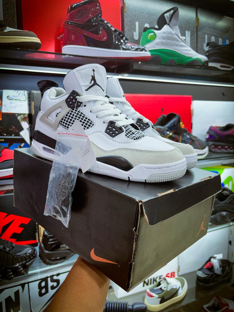 TENIS AIR JORDAN 4 RETRO