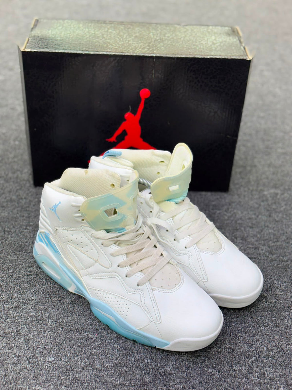 TENIS JORDAN MVP "WHITE ICE BLUE"