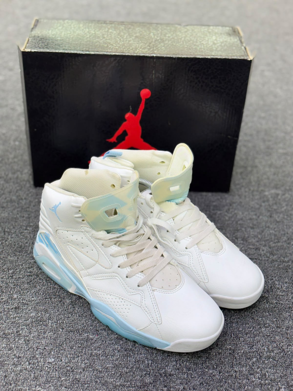 TENIS JORDAN MVP "WHITE ICE BLUE"