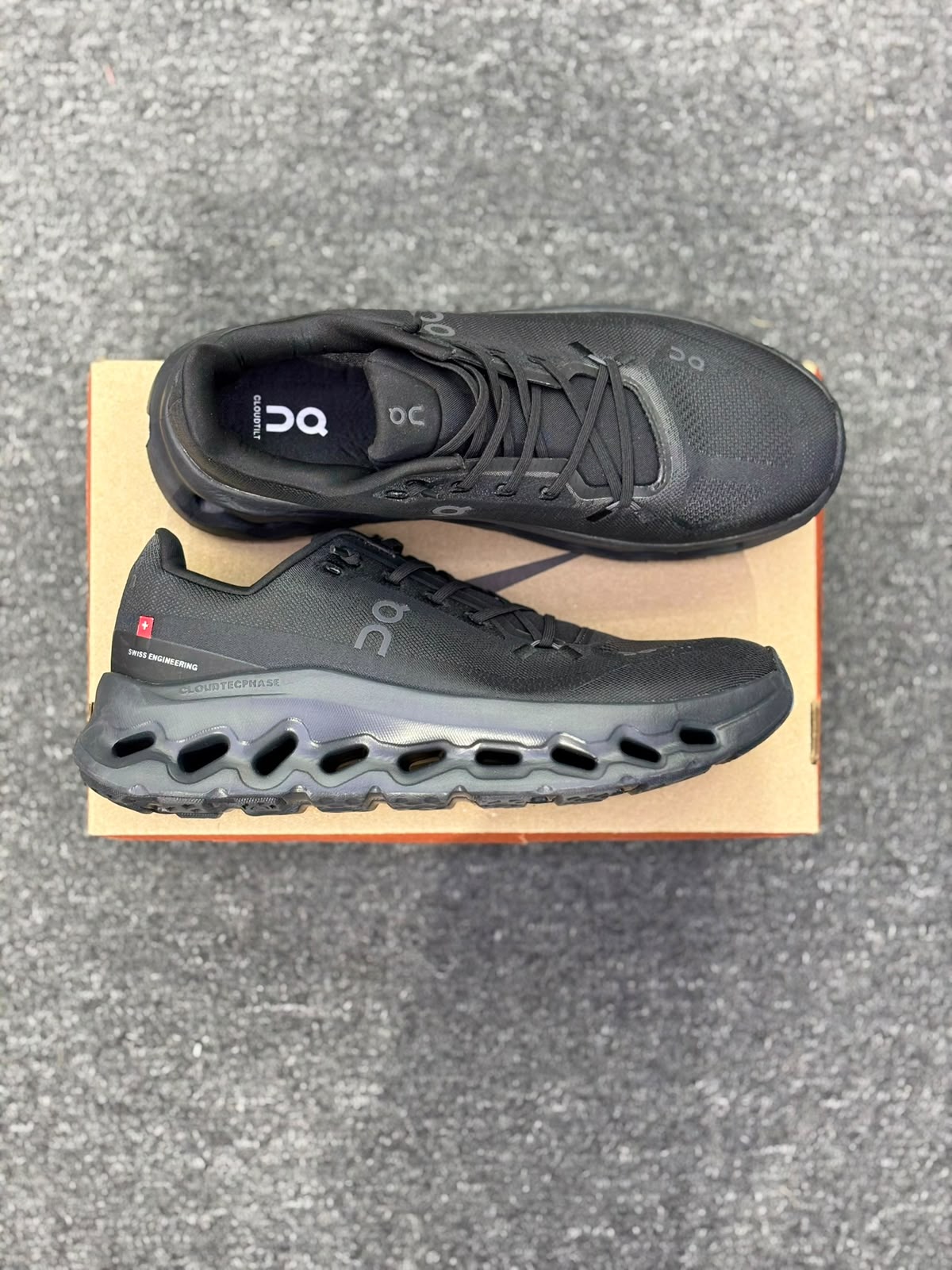 TENIS ON RUNNING CLOUDTILT TRIPLE BLACK