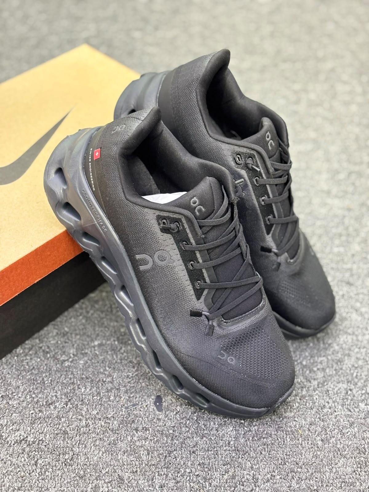TENIS ON RUNNING CLOUDTILT TRIPLE BLACK