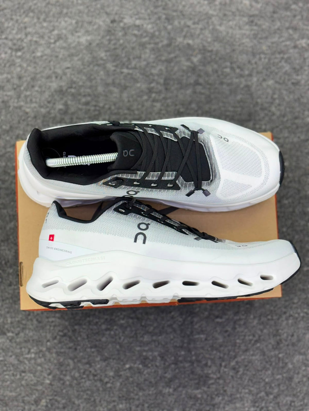 TENIS ON RUNNING CLOUDTILT WHITE