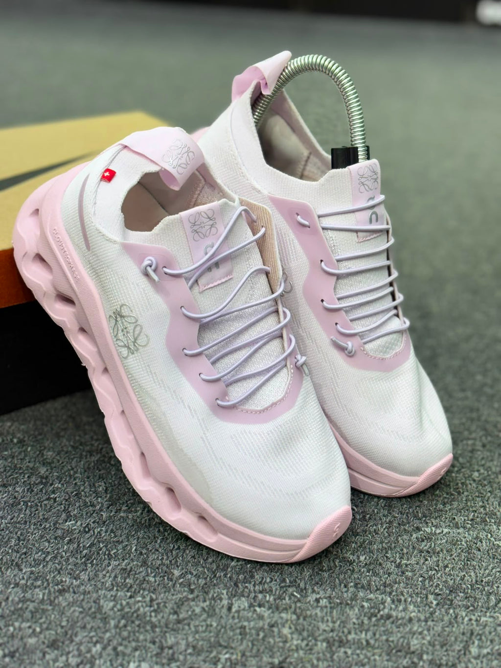 TENIS ON RUNNING CLOUDTILT LOEWE PALE PINK