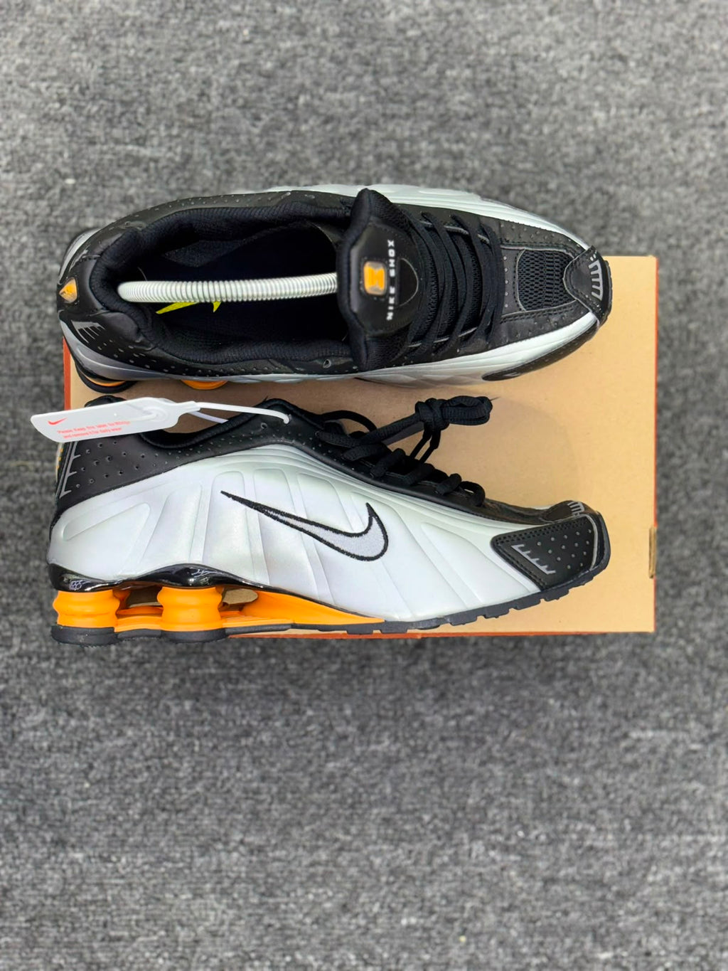 TENIS NIKE SHOX R4 NEGRO CON GRIS