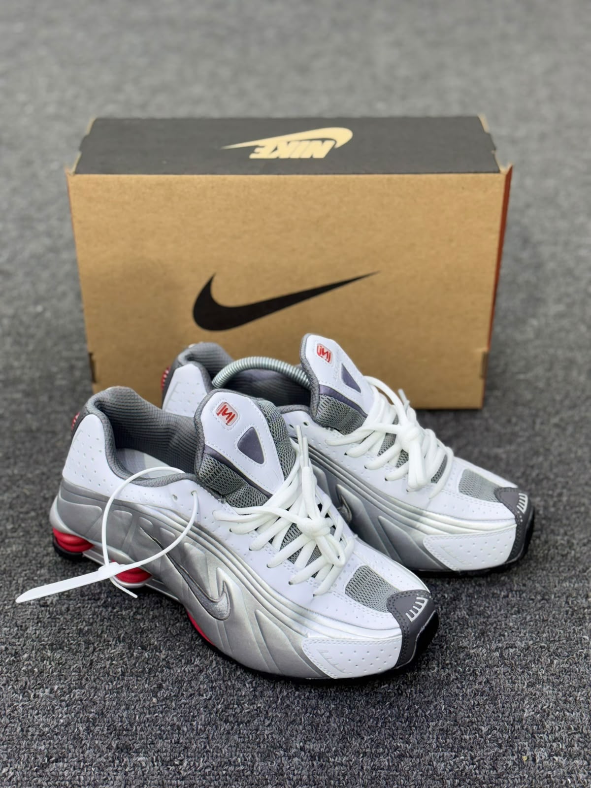 TENIS NIKE SHOX R4  ROJO Y GRIS