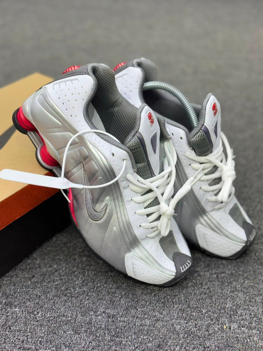 TENIS NIKE SHOX R4  ROJO Y GRIS