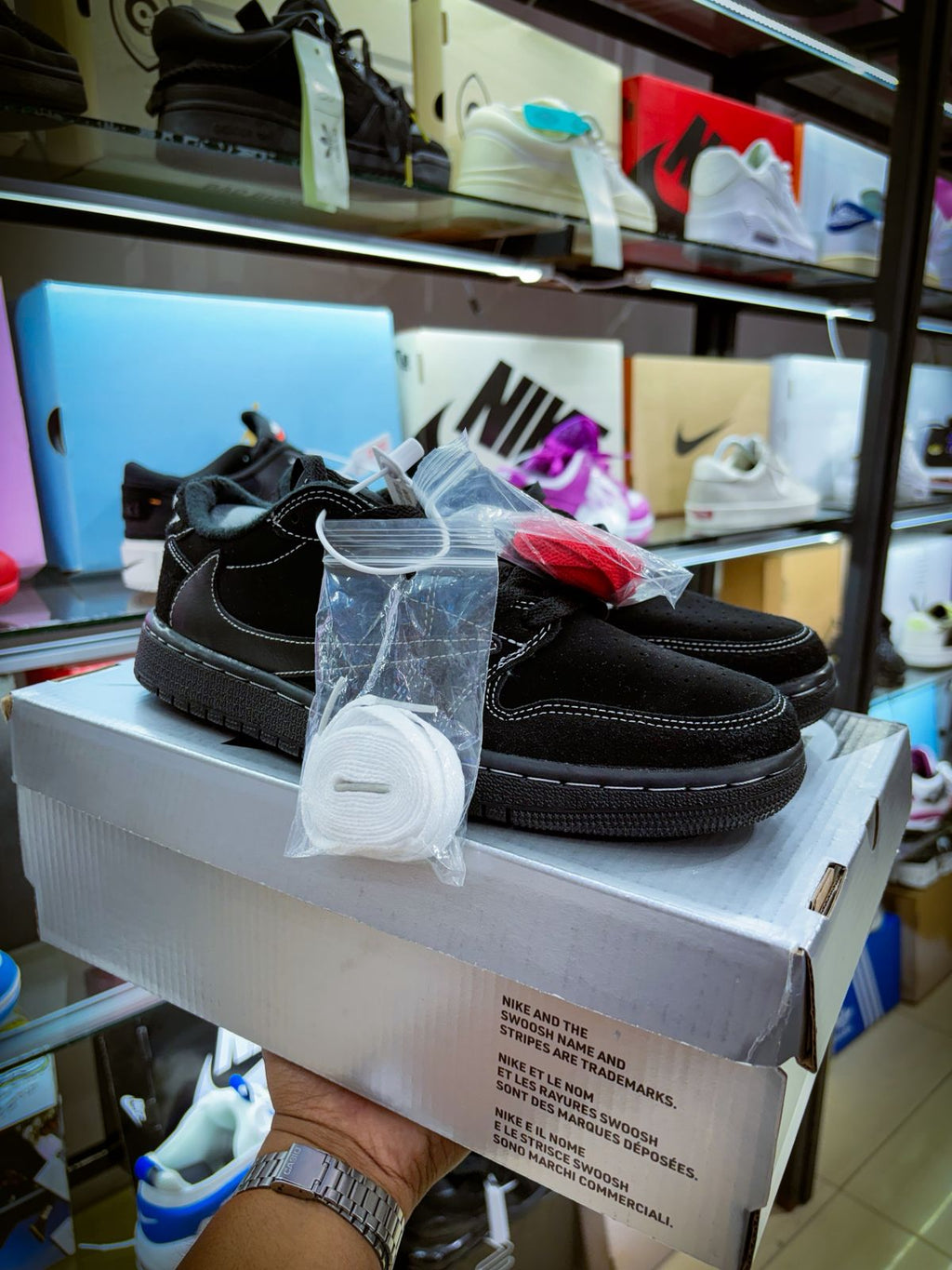 TENIS NIKE AIR JORDAN 1 LOW X TRAVIS SCOTT BLACK PHANTOM