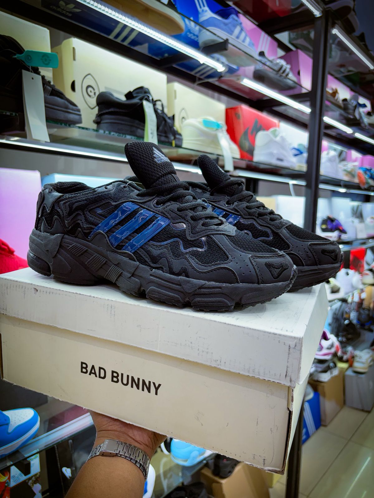 TENIS ADIDAS RESPONSE CL BAD BUNNY