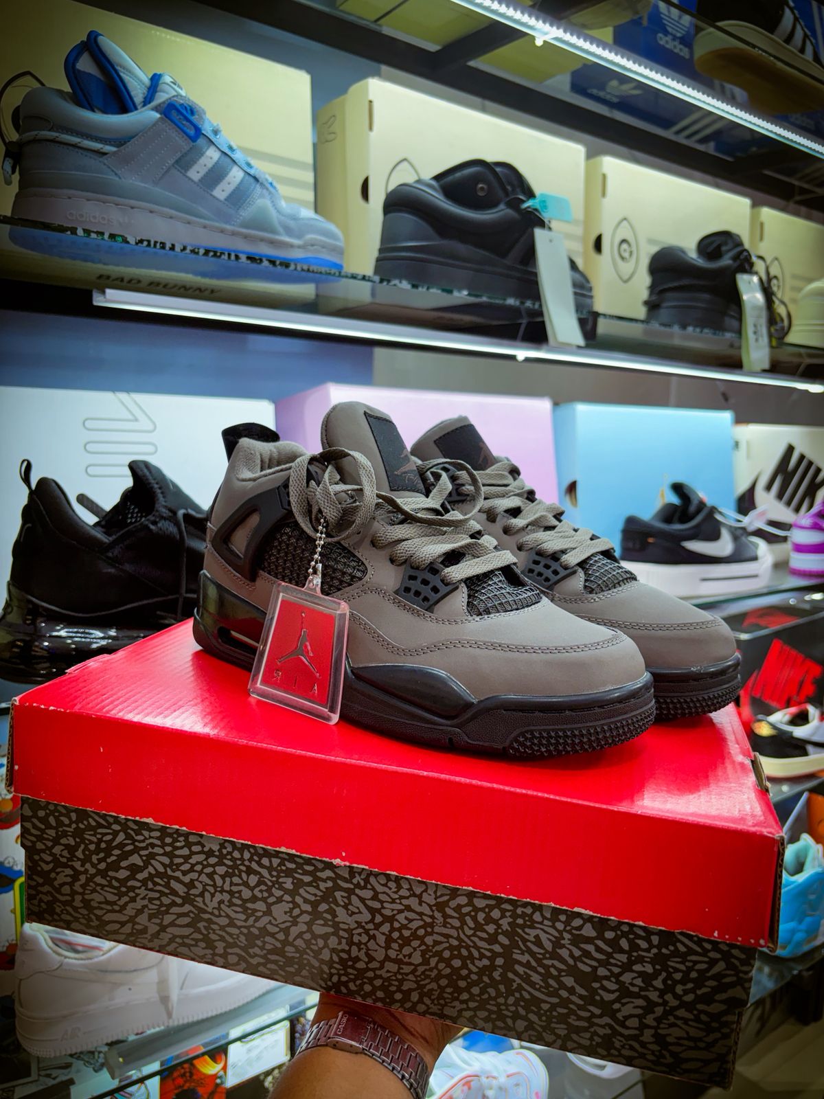 TENIS NIKE MODELO AIR JORDAN 4
