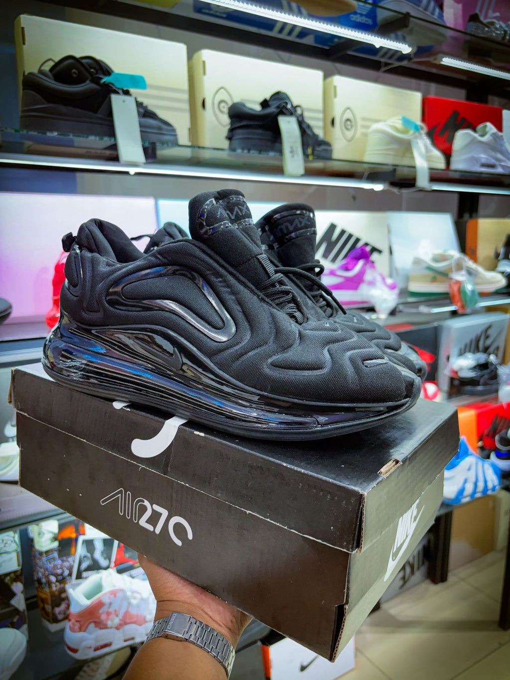 TENIS NIKE  AIR MAX 720 TRIPLE BLACK