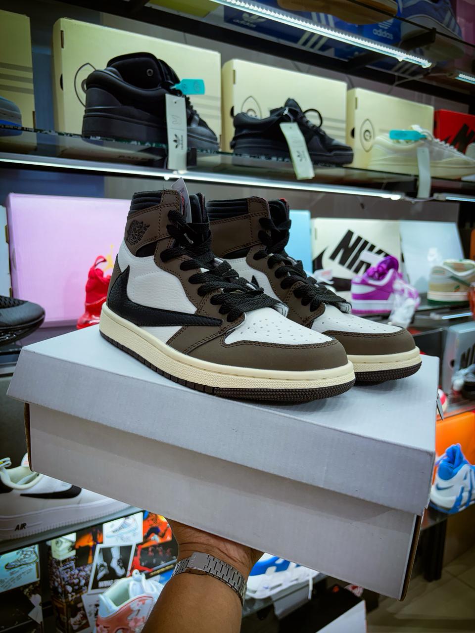 TENIS NIKE AIR JORDA 1 RETRO HIGH OB SP TRAVIS SCOTT